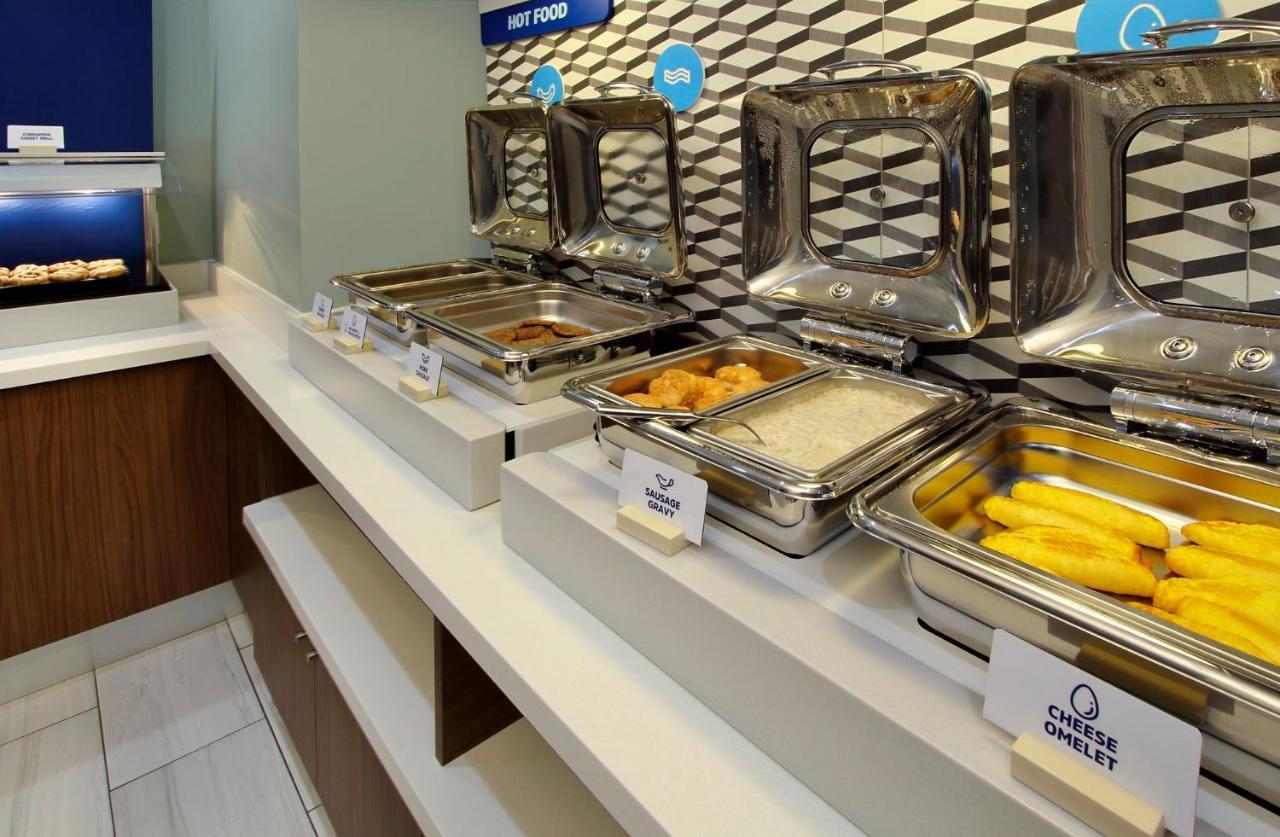 Holiday Inn Express & Suites Reedsburg - Dells Area By Ihg Buitenkant foto