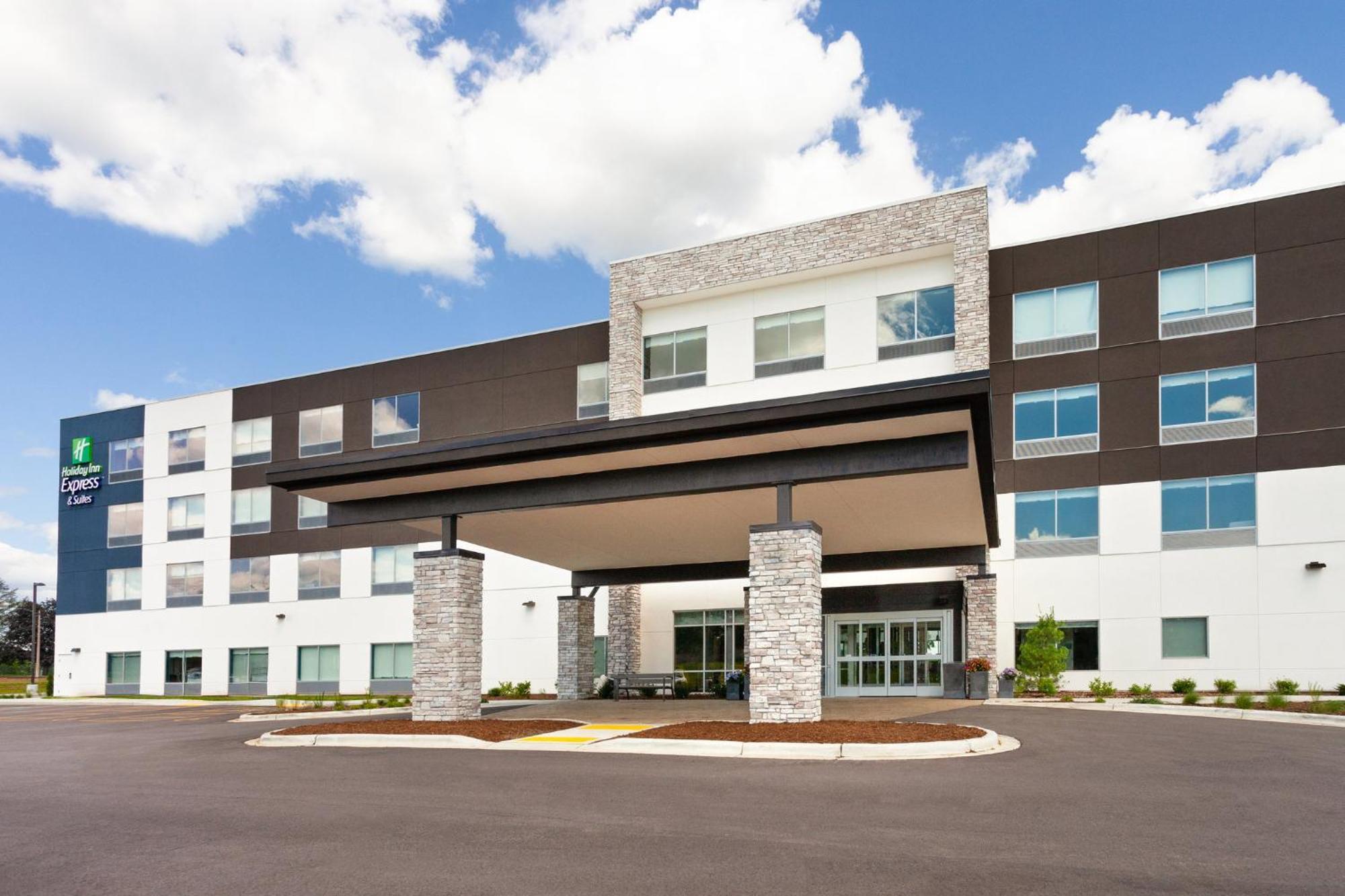 Holiday Inn Express & Suites Reedsburg - Dells Area By Ihg Buitenkant foto