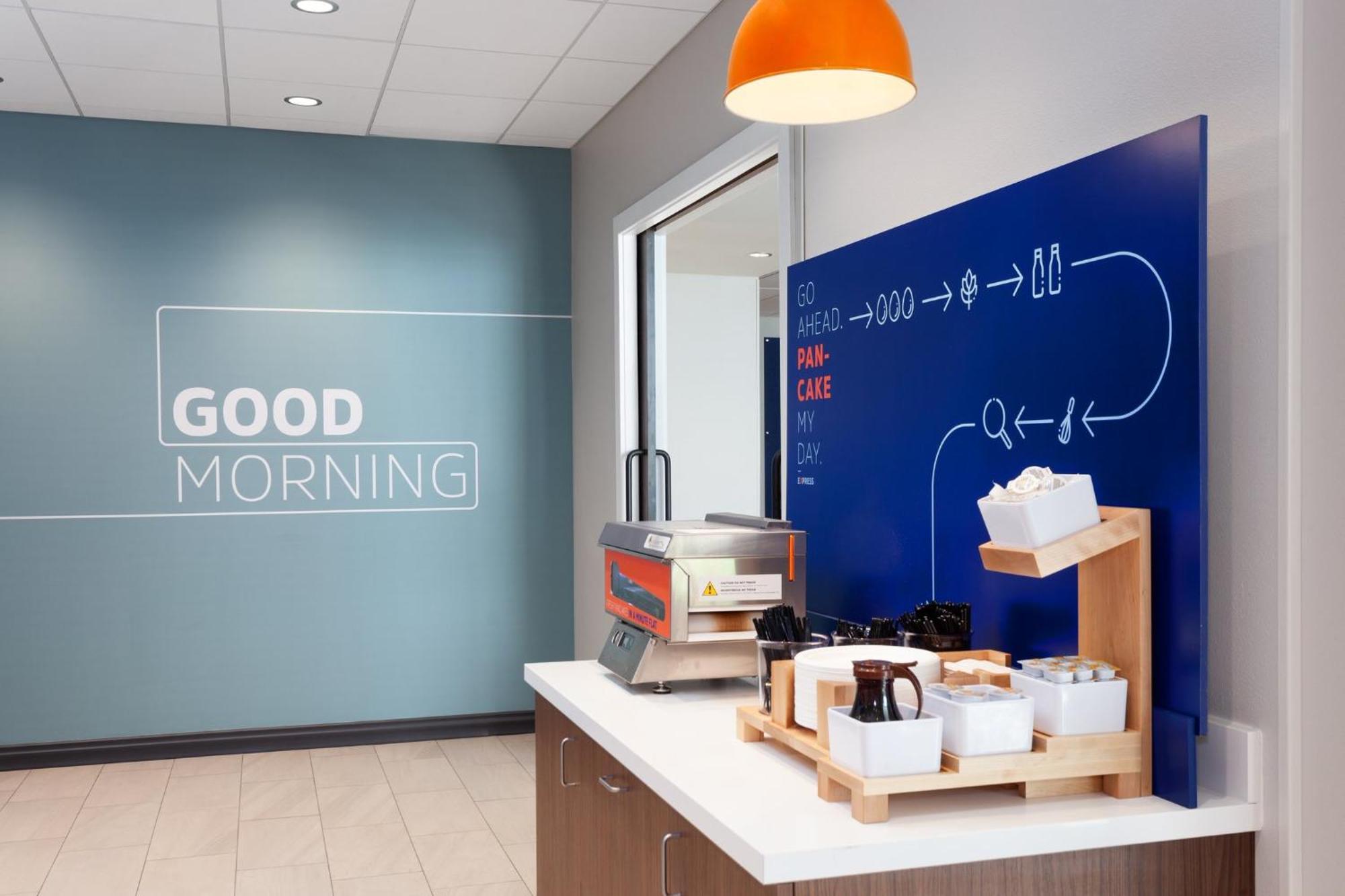Holiday Inn Express & Suites Reedsburg - Dells Area By Ihg Buitenkant foto