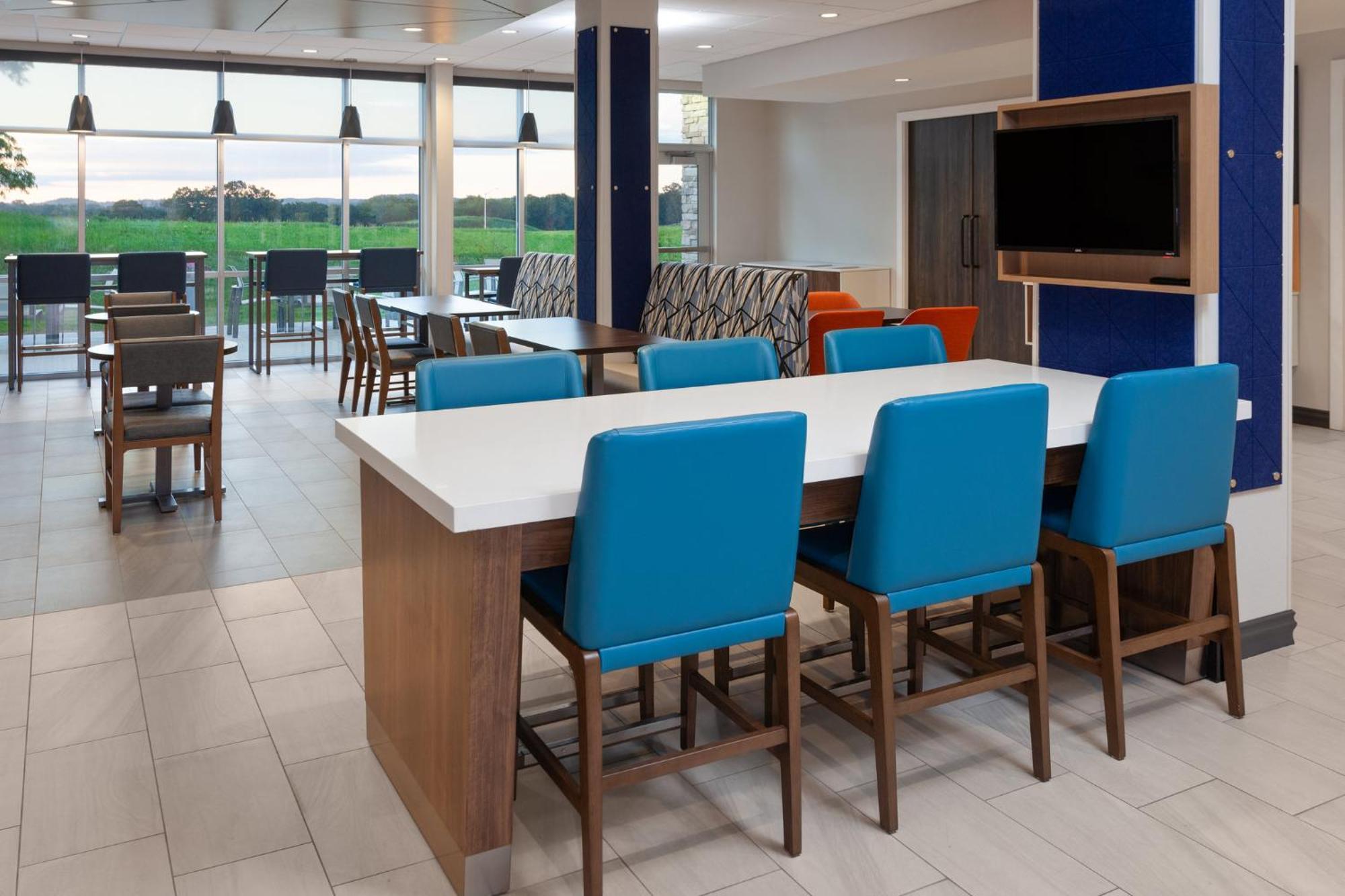 Holiday Inn Express & Suites Reedsburg - Dells Area By Ihg Buitenkant foto